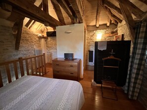 5 bedrooms, iron/ironing board, travel cot, free WiFi