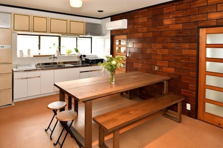 Basic house (bookings for 1-4pax will be on 1F for 2 rooms, 5-6pax for 3 rooms, 7-9pax for 4 rooms) | Private kitchen | Full-size fridge, microwave, stovetop, electric kettle