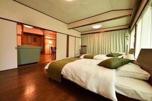 Basic house (bookings for 1-4pax will be on 1F for 2 rooms, 5-6pax for 3 rooms, 7-9pax for 4 rooms) | Down comforters, free WiFi