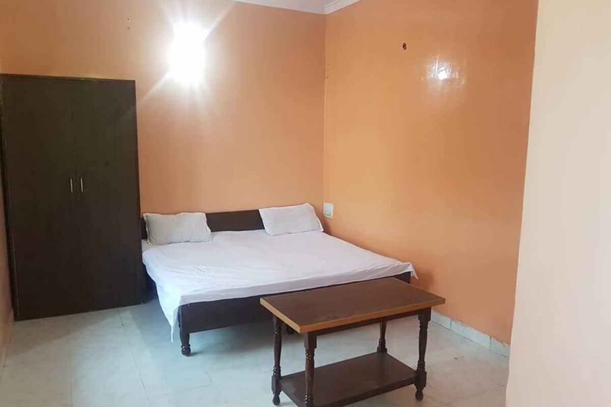 Deluxe Double Room, Multiple Bedrooms, Non Smoking, City View | Free WiFi, bed sheets
