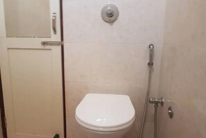 Deluxe Double Room, Multiple Bedrooms, Non Smoking, City View | Bathroom
