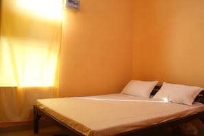 Free WiFi, bed sheets
