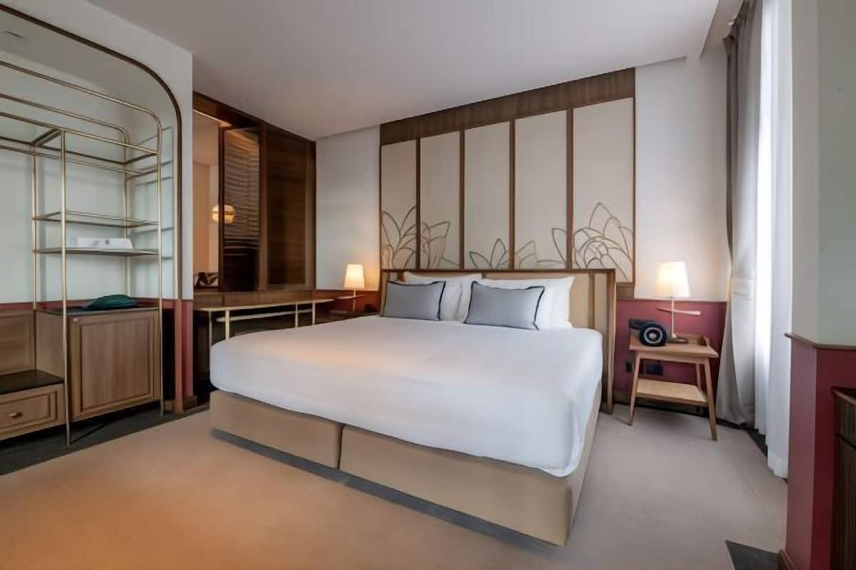 In-room safe, blackout drapes, WiFi (free), bed sheets