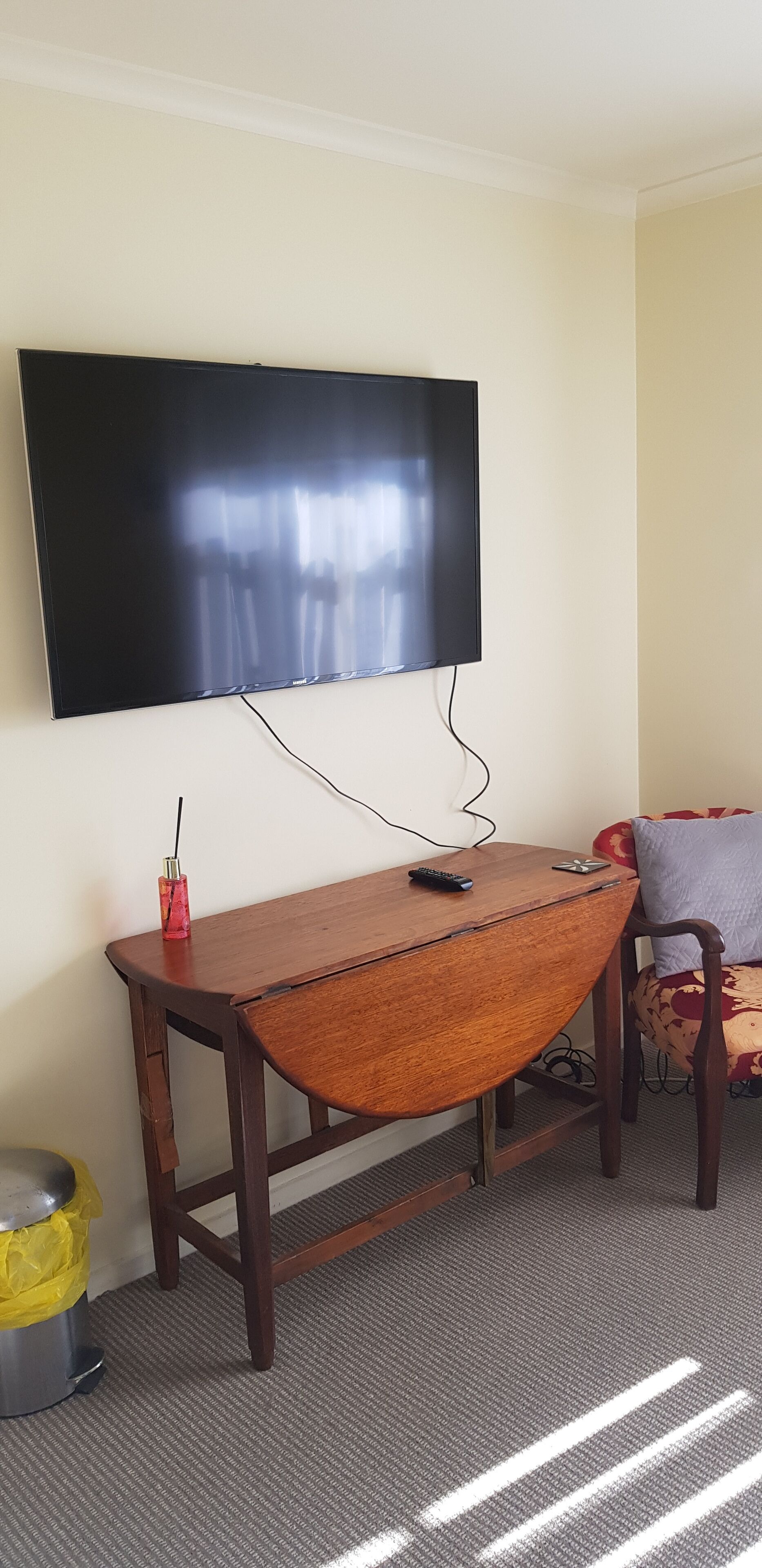 Self contained flat (pet friendly)