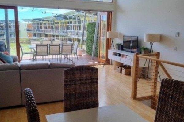 Villa 92 South Shores Resort - living areas open to lagoon lookout