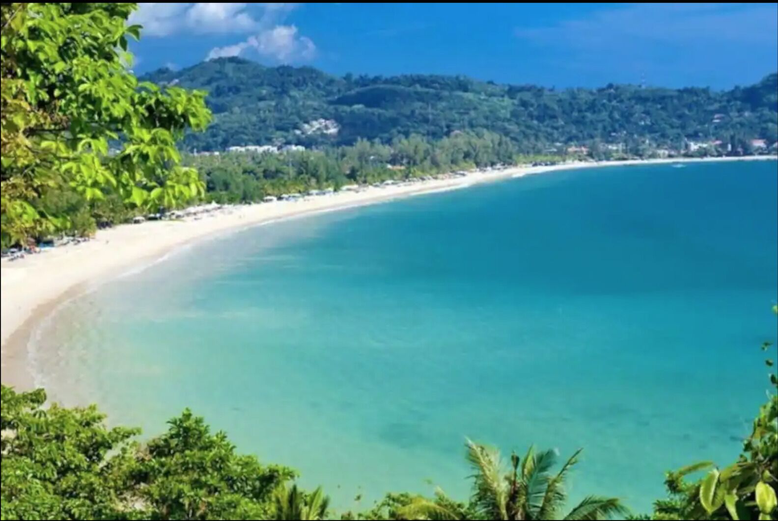 Beach nearby, sun loungers, beach towels