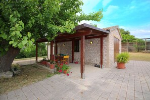 Outdoor dining - Belvilla by OYO Villa Fano (Isola di Fano)