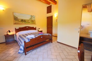 6 makuuhuonetta, vauvan matkasänky, ilmainen Wi-Fi