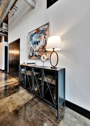 المنشأة من الداخل