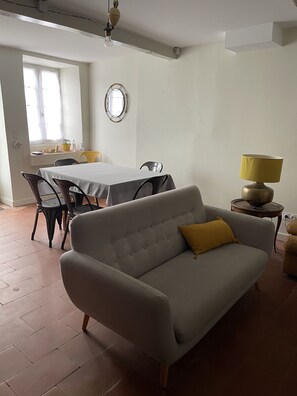 Smart TV - Pretty renovated farmhouse (Belleserre)
