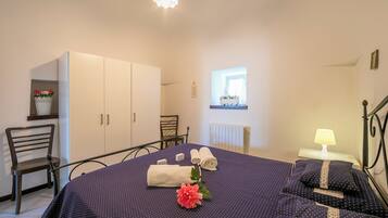 2 bedrooms, bed sheets