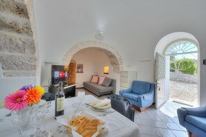 Familienapartment, Mehrere Schlafzimmer (La Casa Sulla Roccia Trulli Pool) | Innenbereich