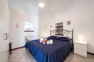 Appartamento familiare, 2 camere da letto, caminetto (La Casa Sulla Roccia Trulli Pool) | 2 camere, lenzuola