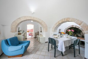 Dining - La Casa Sulla Roccia Trulli Pool (Monopoli)