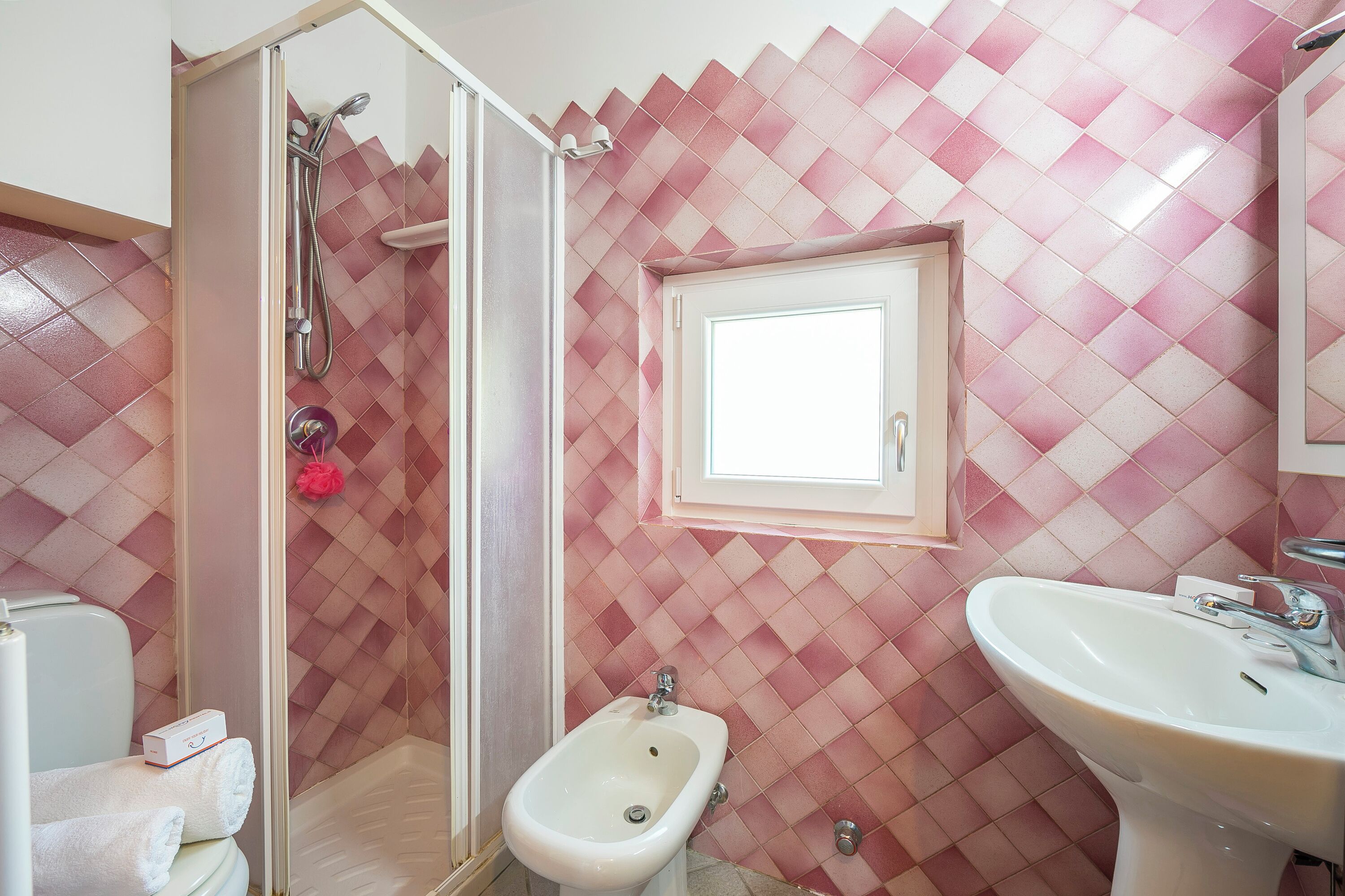 Apartemen Keluarga, beberapa kamar (La Casa Sulla Roccia Trulli Pool) | Kamar mandi | Shower, pengering rambut, kloset, dan handuk