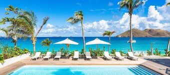 A nice 8 bedroom country house with spectacular beach view and private swimming