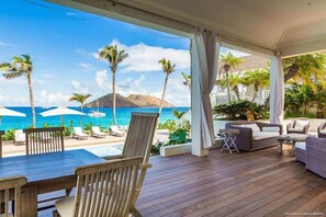 Outdoor dining - Villa ELA – Beachfront Paradise for Groups in Flamands, St. Barths (Gustavia)