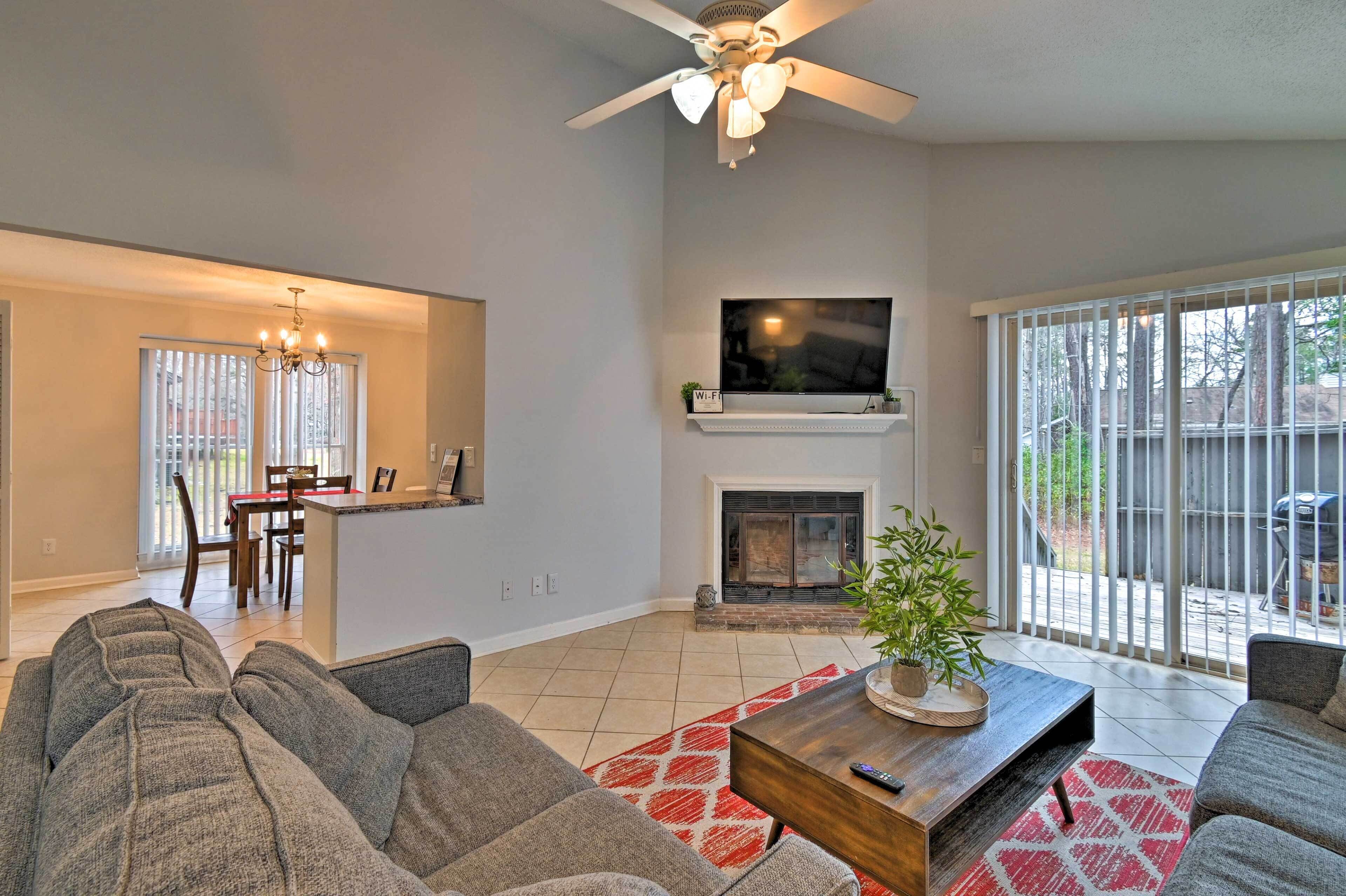 TV, fireplace
