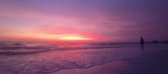 Private Beach FREE Parkng Waterfront townhouse w/canal view & multiple balconies