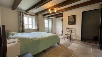 2 chambres, fer et planche à repasser, lit parapluie, Wi-Fi gratuit