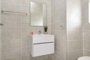 Apartment (1 Bedroom) | Bathroom - Ballito Hills Palm Tree Unit (Ballito)