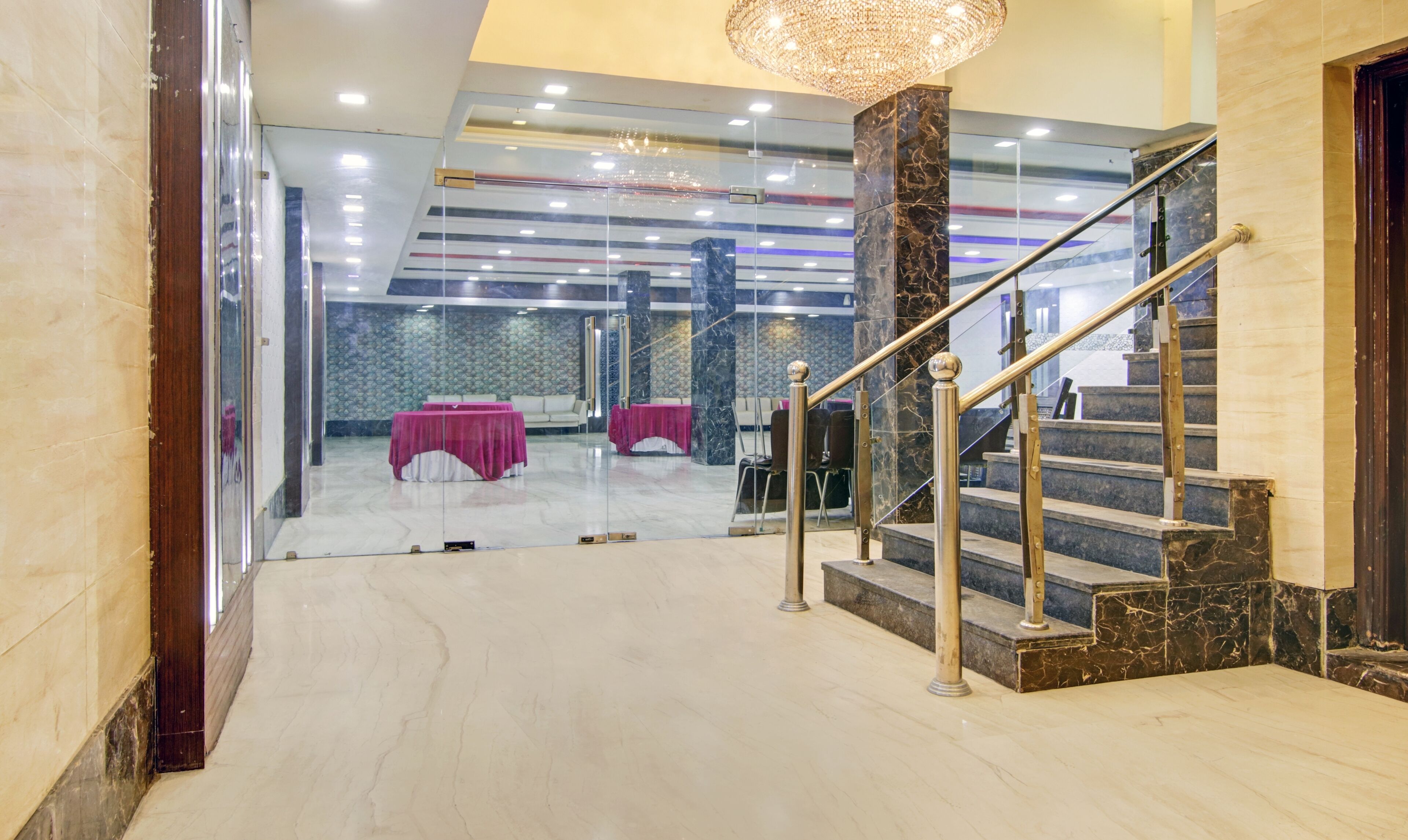 Foto - Treebo Trend Elite