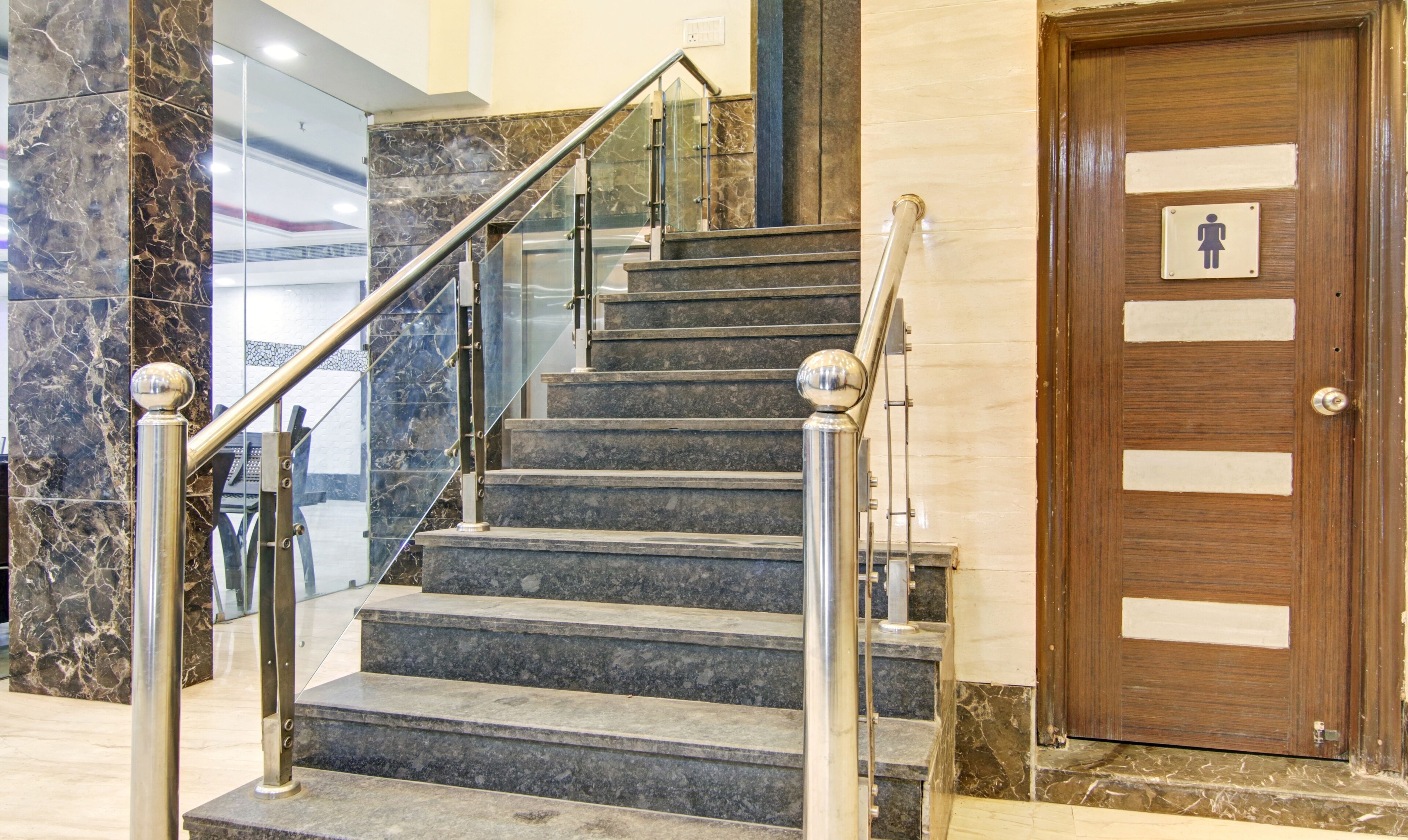 Foto - Treebo Trend Elite