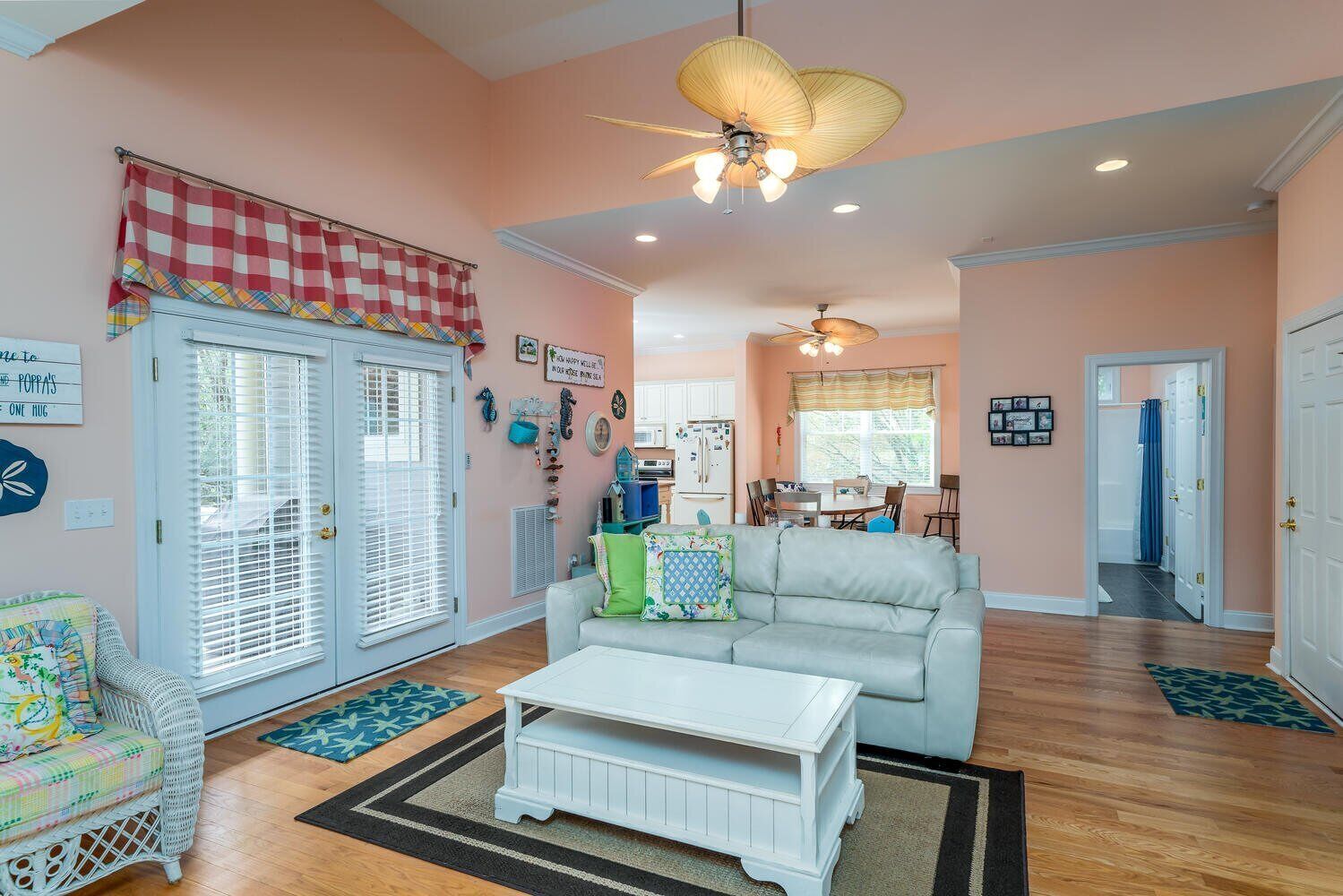 Inviting 3BR/3BA Home! Great Location! Pets! Amenity Cards! Neighborhood Pool!