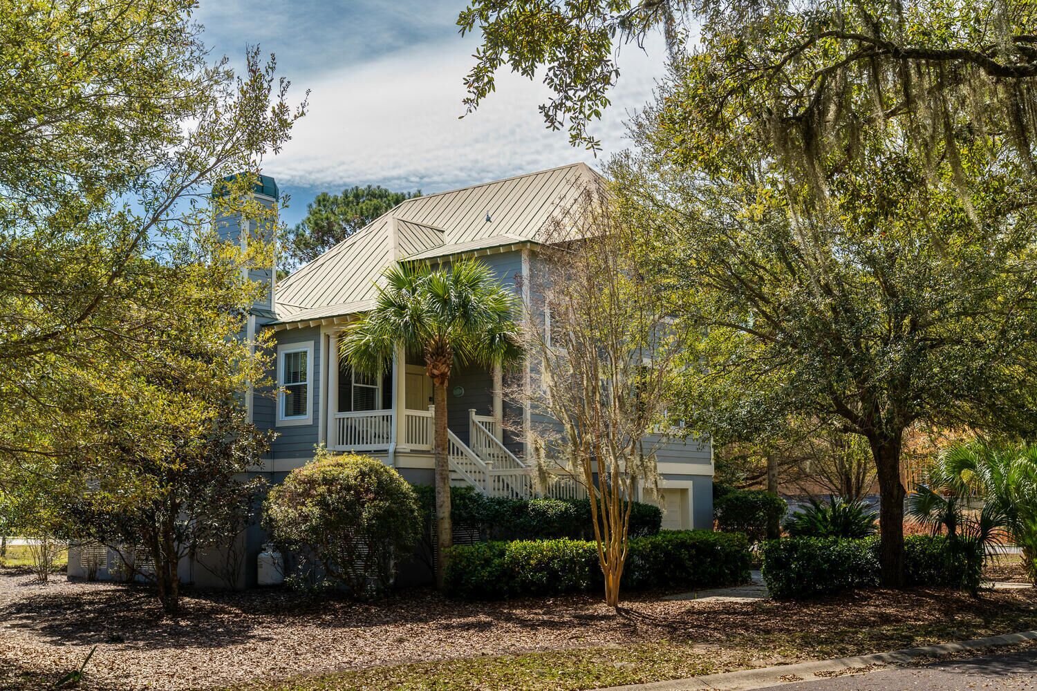 Inviting 3BR/3BA Home! Great Location! Pets! Amenity Cards! Neighborhood Pool!