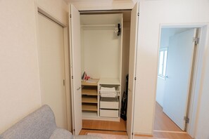 3 bedrooms, individually decorated, individually furnished, desk