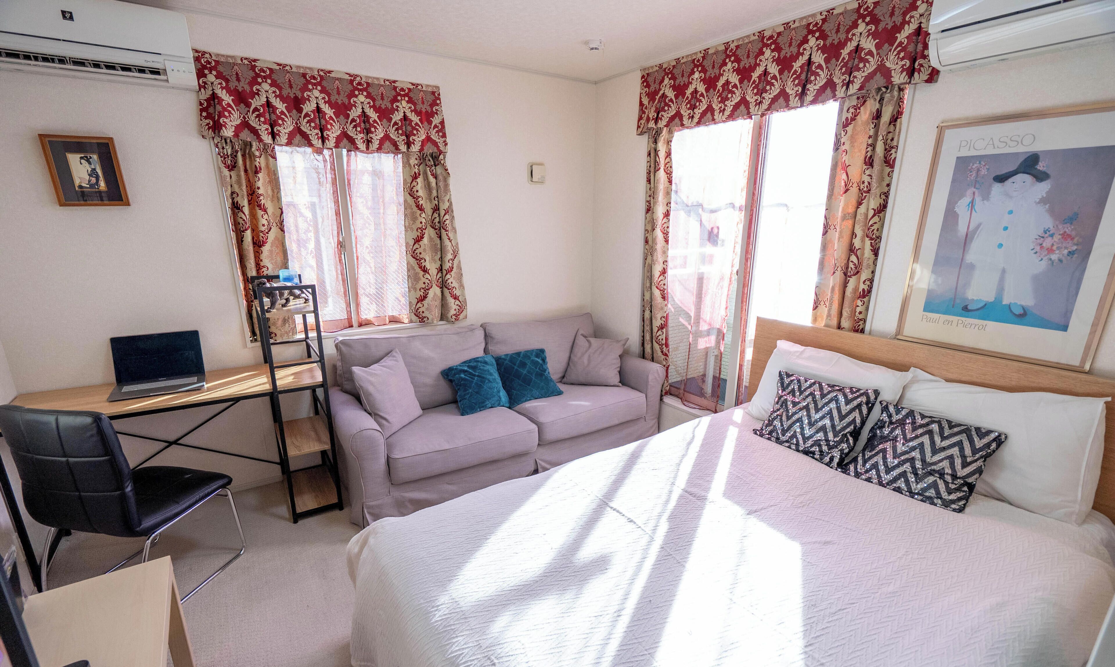 Basic House | 3 bedrooms, individually decorated, individually furnished, desk