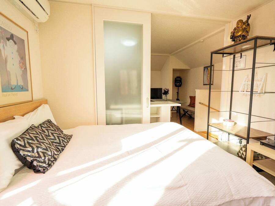 Casa básica | 3 quartos, escrivaninha, espaço de trabalho para notebook