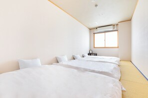 Cortinas blackout, wifi gratis y ropa de cama 