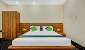 Quarto casal luxo | Escrivaninha, ferros/tábuas de passar roupa