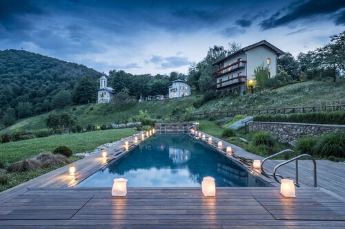 VILLA FELICE, POOL 25*4 mt, SKY SPA, private GARDEN, WIFI