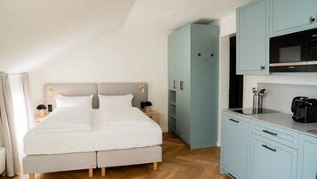 Superior Studio | 1 bedroom, hypo-allergenic bedding, desk, laptop workspace