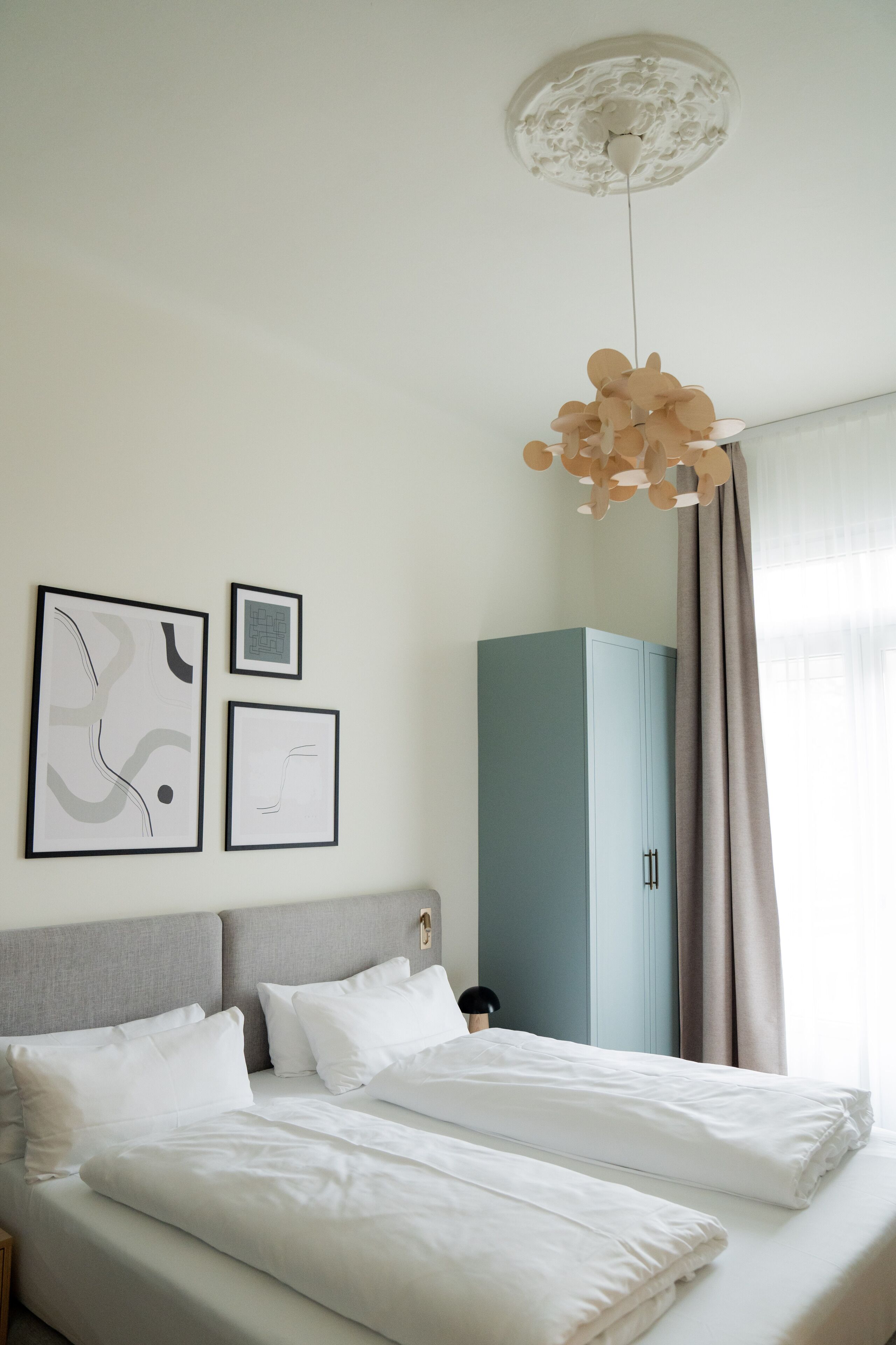 Design Studio | Desk, laptop workspace, free WiFi, bed sheets