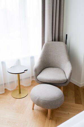 Design Studio | Living area | 55-inch Smart TV with cable channels, TV, Netflix - Bob W Lübeck Old Town (Lübeck)