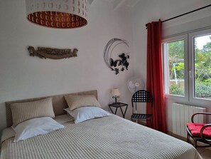 3 bedrooms, bed sheets