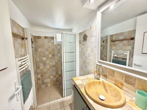 Hair dryer, towels