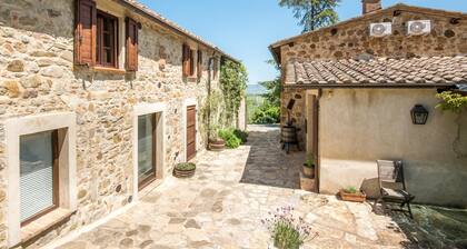 Appartement "Gemma Verde-Tavoleto" avec vue sur les montagnes, jardin et Wi-Fi