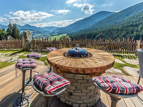 Ferienwohnung Piz da Peres - Geiselsberg mit Bergblick, Pool, Sauna, WLAN & Garten
