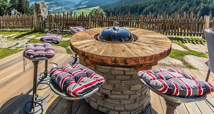 Ferienwohnung Piz da Peres - Geiselsberg mit Bergblick, Pool, Sauna, WLAN & Garten