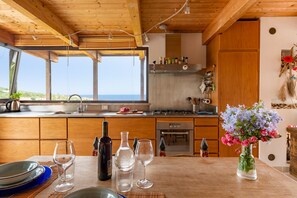 ثلاجة، فرن، موقد طهي مسطح، غسالة أطباق