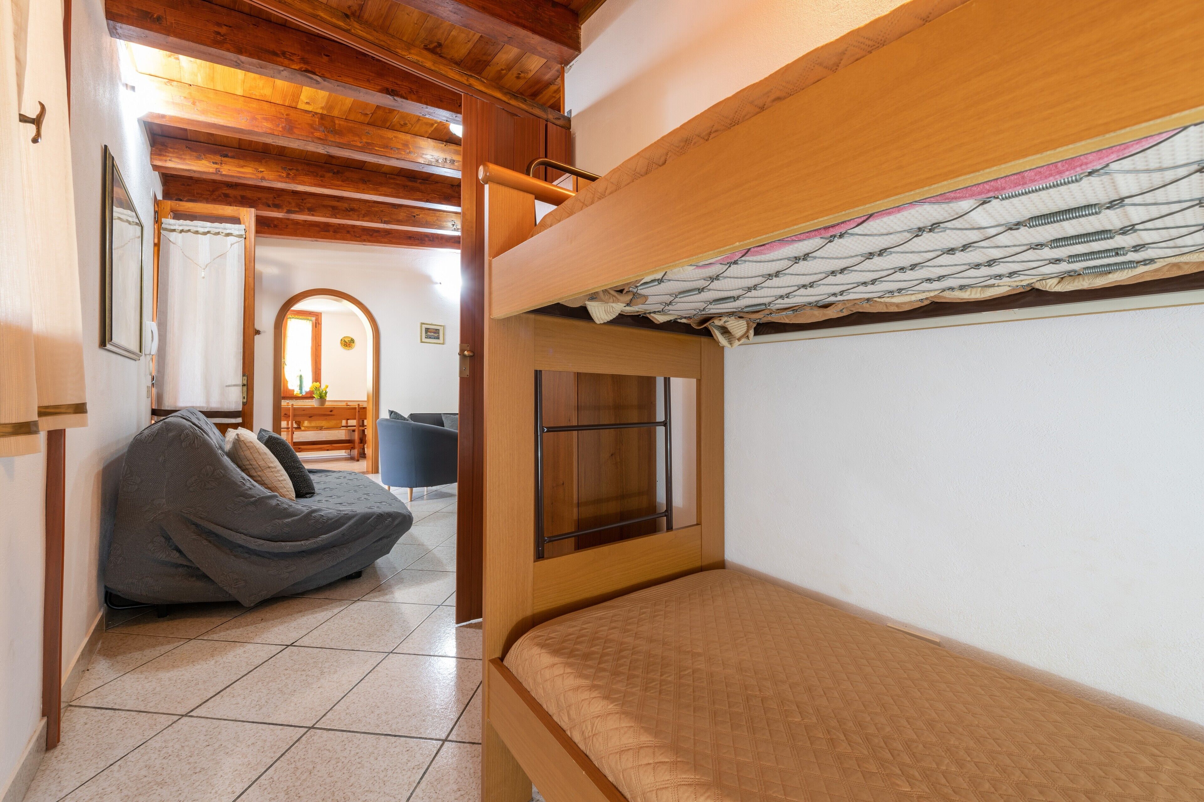 4 habitaciones, tabla de planchar con plancha y wifi gratis 