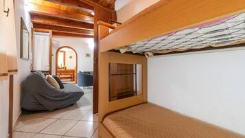 4 habitaciones, tabla de planchar con plancha y wifi gratis