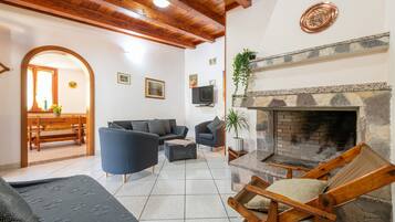 Télévision, cheminée