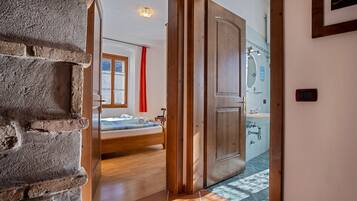 1 室のベッドルーム、WiFi (無料)、ベッドシーツ