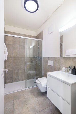 Free toiletries, hair dryer, bathrobes, slippers - Swiss Hotel Apartments - Lugano (Lugano)