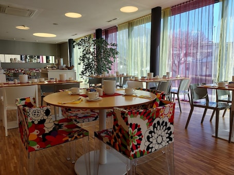 Desayuno buffet incluido los días de semana